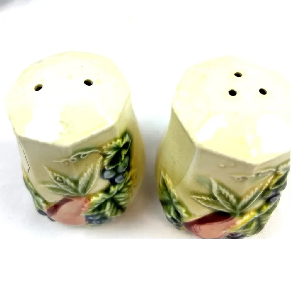 SKU2714 Set Vintage Salt & Pepper Shakers Nappon Japan Hand Painted 2.75